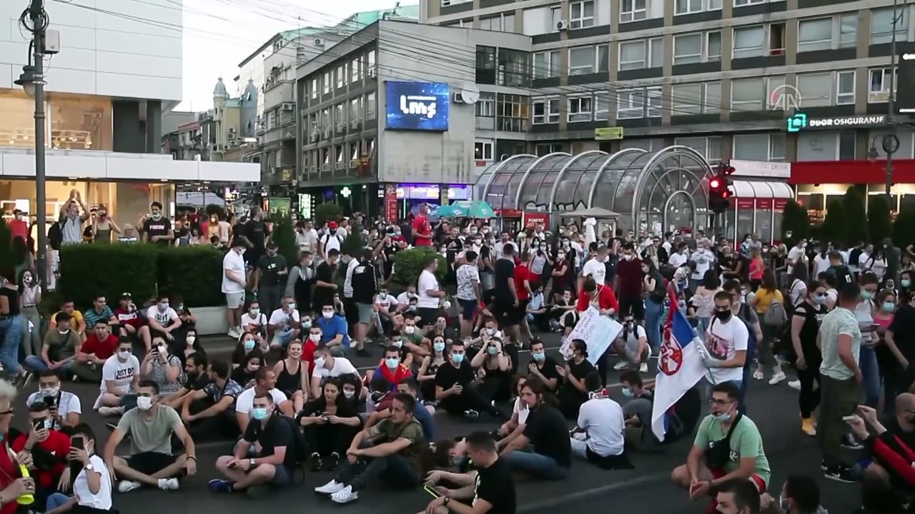 Sırbistan geneline yayılan hükümet karşıtı gösteriler sürüyor - NİS