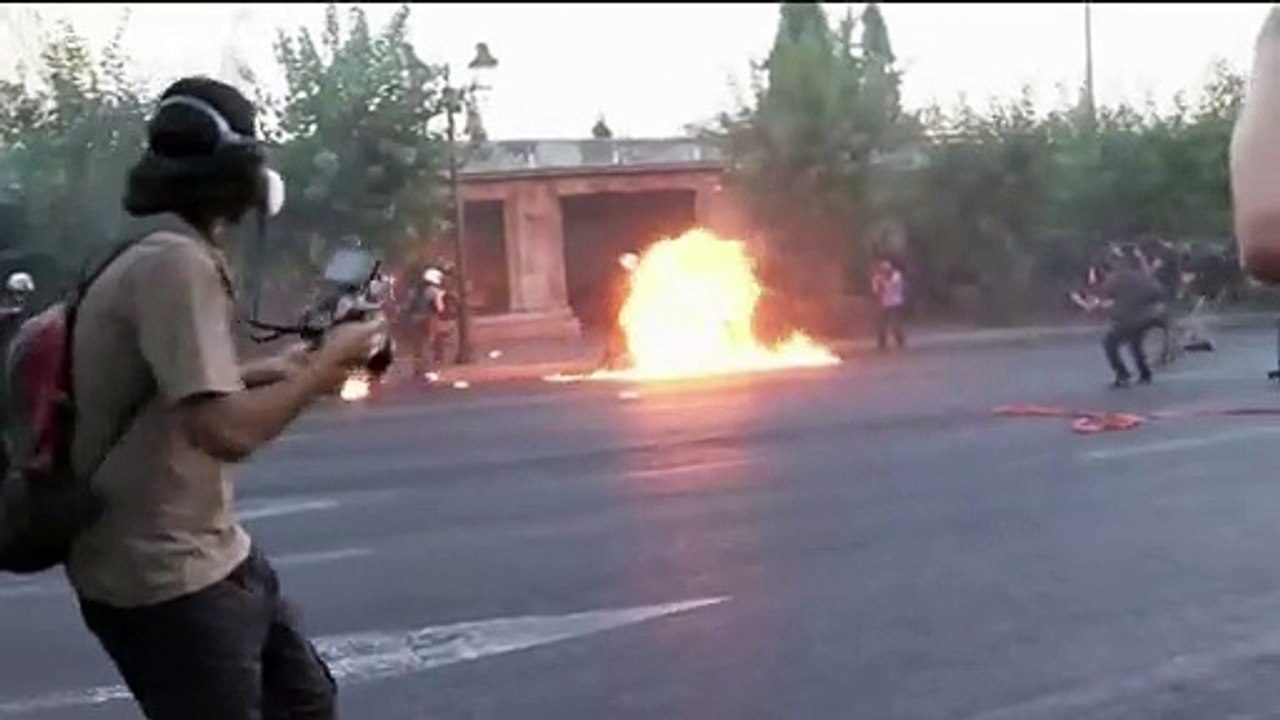 Επεισόδια, τραυματισμοί και συλλήψεις στο κέντρο της Αθήνας