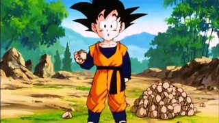 Goten le arroja piedras a gohan y se transforma en super saiyayin