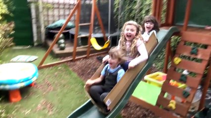 Sophia, Isabella e Alice Brincando pela Casa