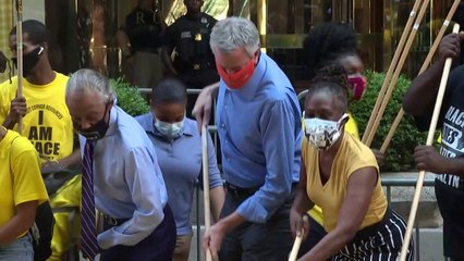 Une fresque Black Lives Matter au pied de la tour Trump à New York