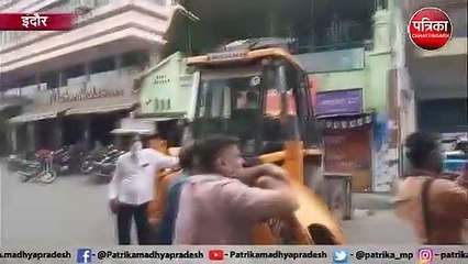 छवानी में जर्जर मकान तोड़ने की कार्रवाई