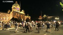 Manifestation pacifique devant le parlement serbe à Belgrade