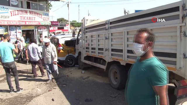 Freni patlayan kamyonet 3 aracı biçtikten sonra durabildi: 2 yaralı