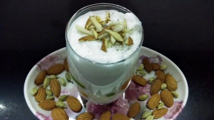 Descargar video: Badam Elaichi Shake | Almond Cardamom Shake | Almond Smoothie | badam elaichi milk recipe |