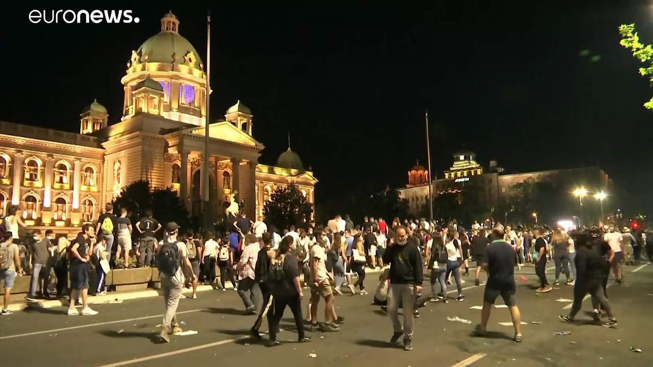 "Не нажимай! Присаживайся": протестная акция в Белграде