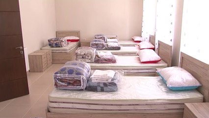 Qendra e re, gra dhe femije shqiptare bashke me sirianet | Lajme - News