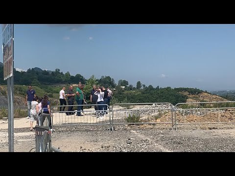 Ora News - Banorët në Krrabë protestë kundër fabrikës së bitumit të Veliajt