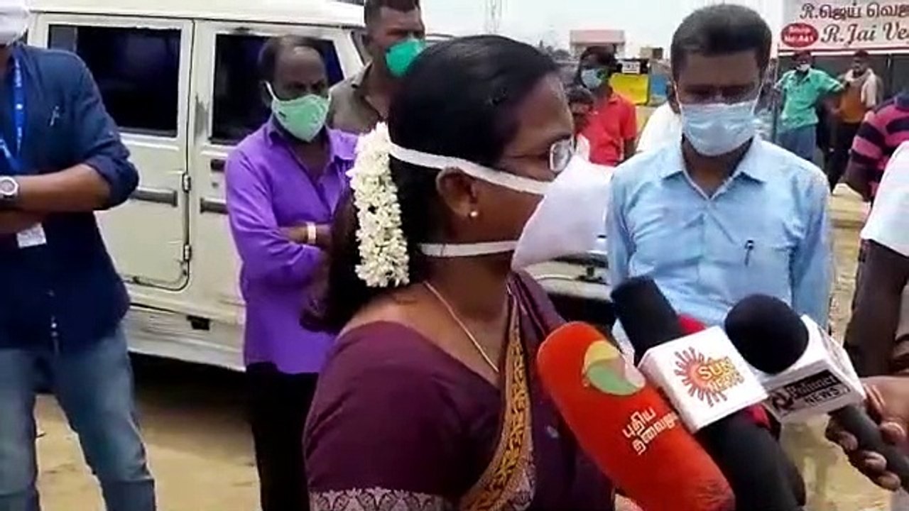 திருமழிசையில் உள்ள மொத்த காய்கறி சந்தை தொடர் மழையினால் பாதிப்பு ஏற்பட்டுள்ளதை  திருவள்ளூர் மாவட்ட ஆட்சியர் மகேஸ்வரி ரவிக்குமார் ஆய்வு மேற்கொண்டு சீர்செய்ய உத்தரவிட்டார் -