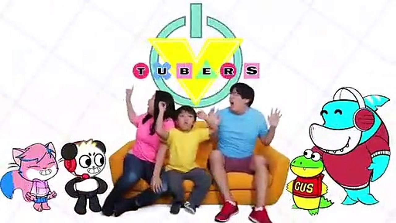 Ryan Escapes Crazy House in ROBLOX with Combo Panda! Let’s Play