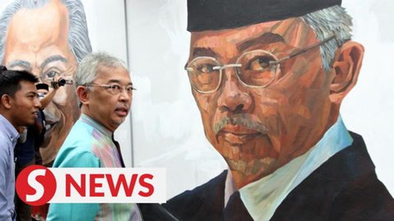 King and Queen make three muralists' day