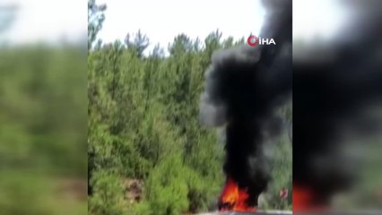 Ormanlık alanda araç alev alev yandı