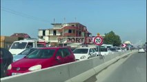 Report TV -Tiranë/ Trafik i rënduar në hyrje të Tiranës te rrethrrotullimi i Doganës