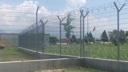 Ora News - Presidenti Hashim Thaçi zbret në aeroportin e Rinasit