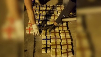 Top News - Nënë e bir trafikantë! Itali, u kapën me 2 kg kokainë