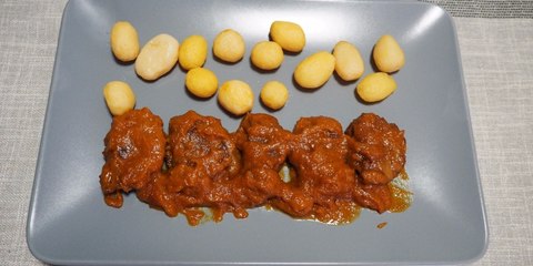 Carrilleras de cerdo a los tres vinos con canela: una receta para impresionar