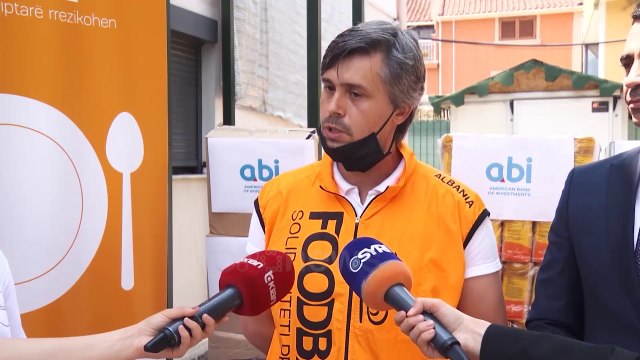Ora News - ABI Bank dhuron 3.2 ton produkte ushqimore për familjet në nevojë