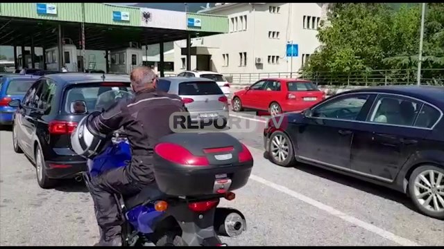 Report TV -Pushuesit kosovarë 'pushtojnë' bregdetin shqiptar! Fluks makinash në Morinë, rekord