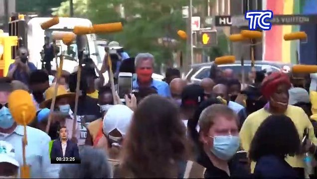 Nueva York pinta un mural de Black Lives Matter frente a la Torre Trump