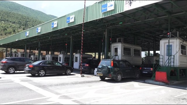 Ora News- Kosovarët i drejtohen masivisht Shqipërisë, fundjava mbush me pushues të gjithë bregdetin