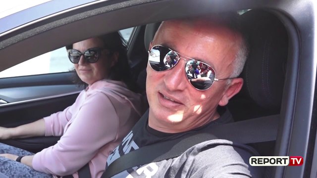 Report TV -Pushuesit kosovarë 'pushtojnë' bregdetin shqiptar! Fluks makinash në Morinë