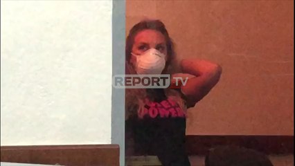 Me bluzën super power, pamjet e Adiola Lakrës në gjykatë, dyshohet se nxori në pritë Hekuran Billën