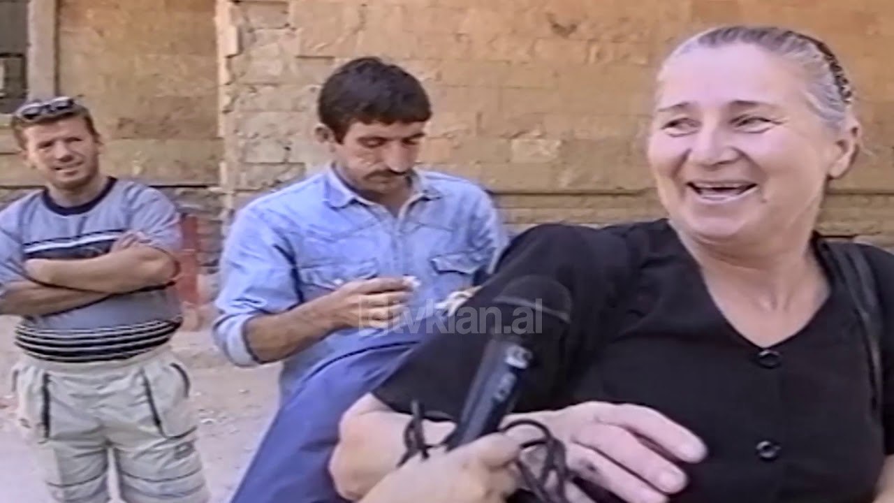 Polica Greke kthen refugjatet ne piken doganore te Kapshtices (30 Qershor 2000)