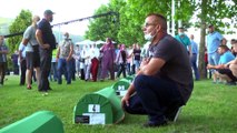Yarın defnedilecek Srebrenitsa kurbanlarının tabutları Potoçari Anıt Mezarlığı'na taşındı - SREBRENİTSA