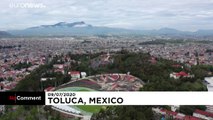شاهد: وضع قناع على وجه تمثال عملاق للرئيس المكسيكي الأسبق للتوعية بمخاطر كورونا