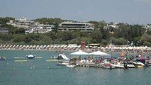 Top News - Turizmi në Greqi/ Plazhet e Athinës mbushem plot - Pa koment