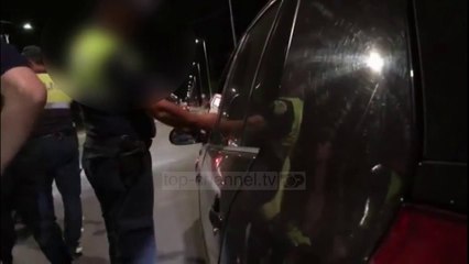 Top News - Në pranga dy efektive/ Rryshfet seksual për lirim makinë