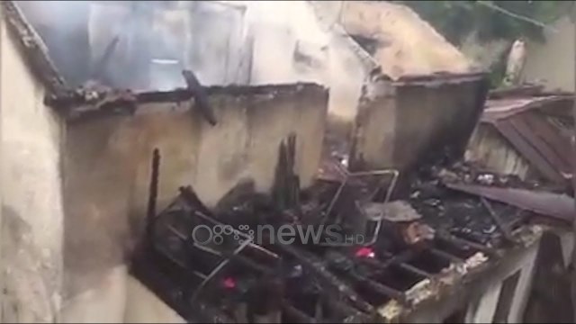 Ora News - Shkrumbohet gjatë natës nga flakët banesa në Pukë