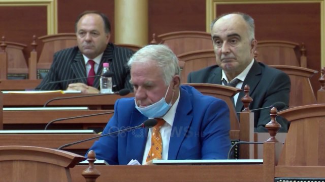 Ora News - Kodi Zgjedhor, pedagogët: Ndryshimi i kushtetutës i vështirë, pragu jo më shumë se 3.5%
