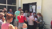 Qytetarët në Elbasan nuk respektojnë distancimin social, grumbull dhe pa maska te Gjendja Civile