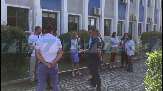 PROTESTOJNE PUNONJESIT E ALBPETROL PER ULJEN E PAGAVE GJATE PANDEMISE - News, Lajme - Kanali 7