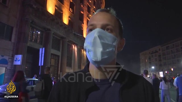 BEOGRAD, PROTESTA KUNDER IZOLIMIT, PERPLASJE TE DHUNSHME ME POLICINE - News, Lajme - Kanali 7