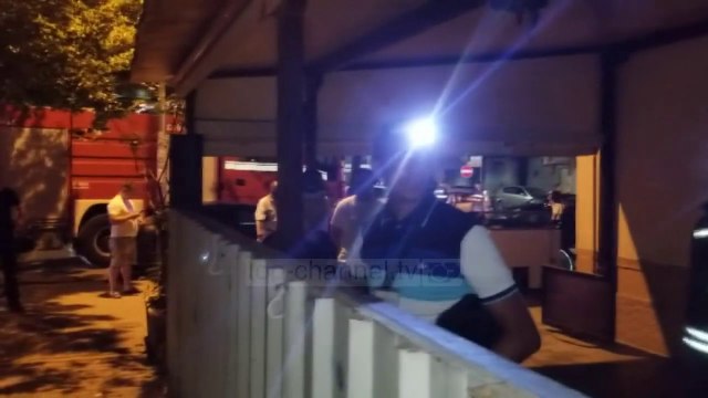 Top News - Vatra zjarri në Durrës/ Nuk ka të lënduar, dëme materiale