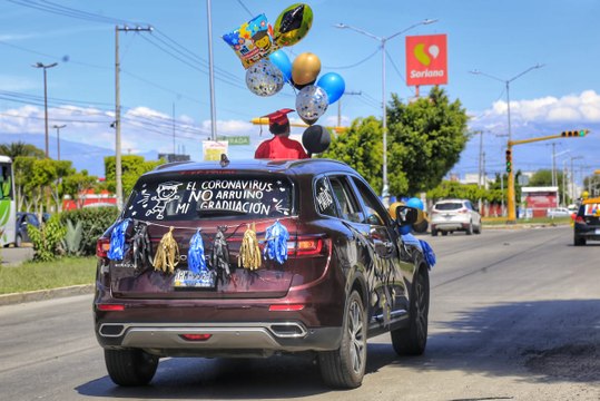Celebran clausuras escolares sin ‘sana distancia’ en San Juan Chamula, Chiapas