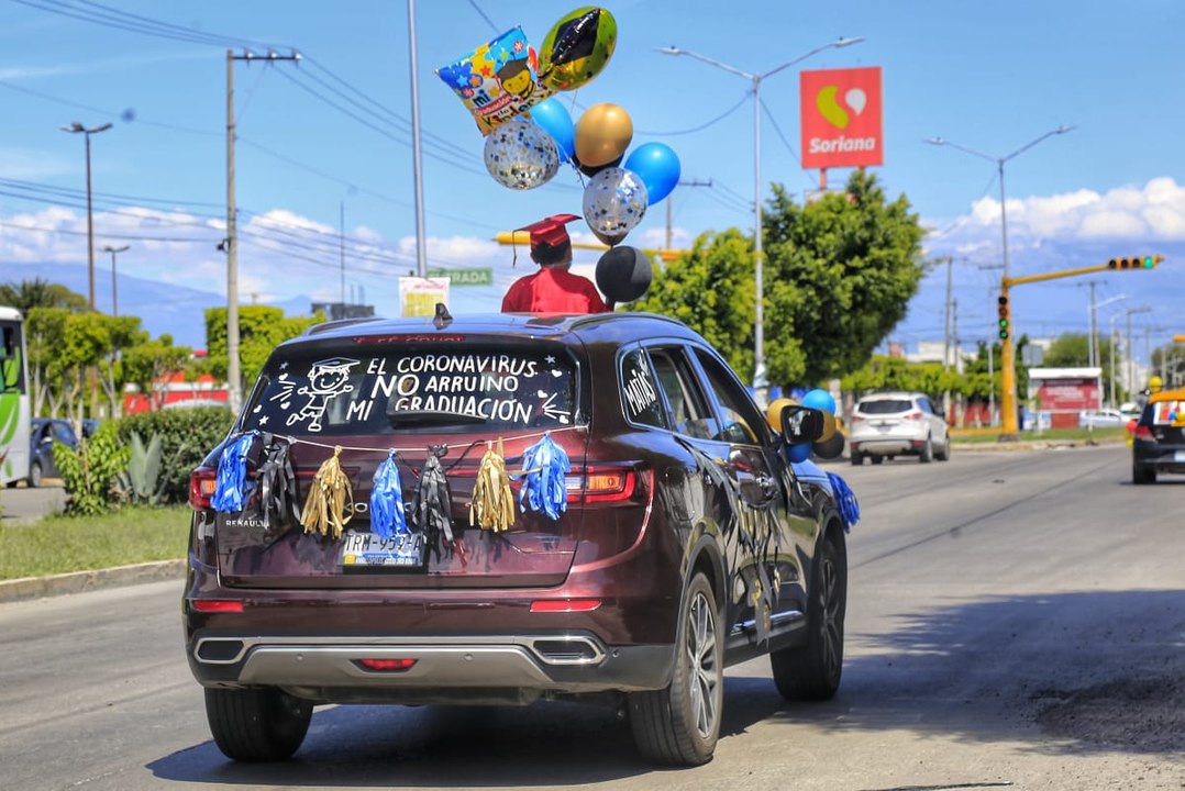 Celebran clausuras escolares sin ‘sana distancia’ en San Juan Chamula, Chiapas