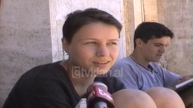 Studentet e Arkitektures gati per konkurim (20 Korrik 2000)