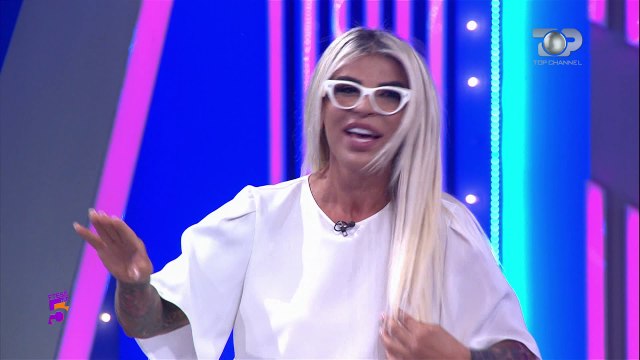 Si e këndon Irini Qirjako “taten” e Valbona Memës? Plasin të qeshurat në studio