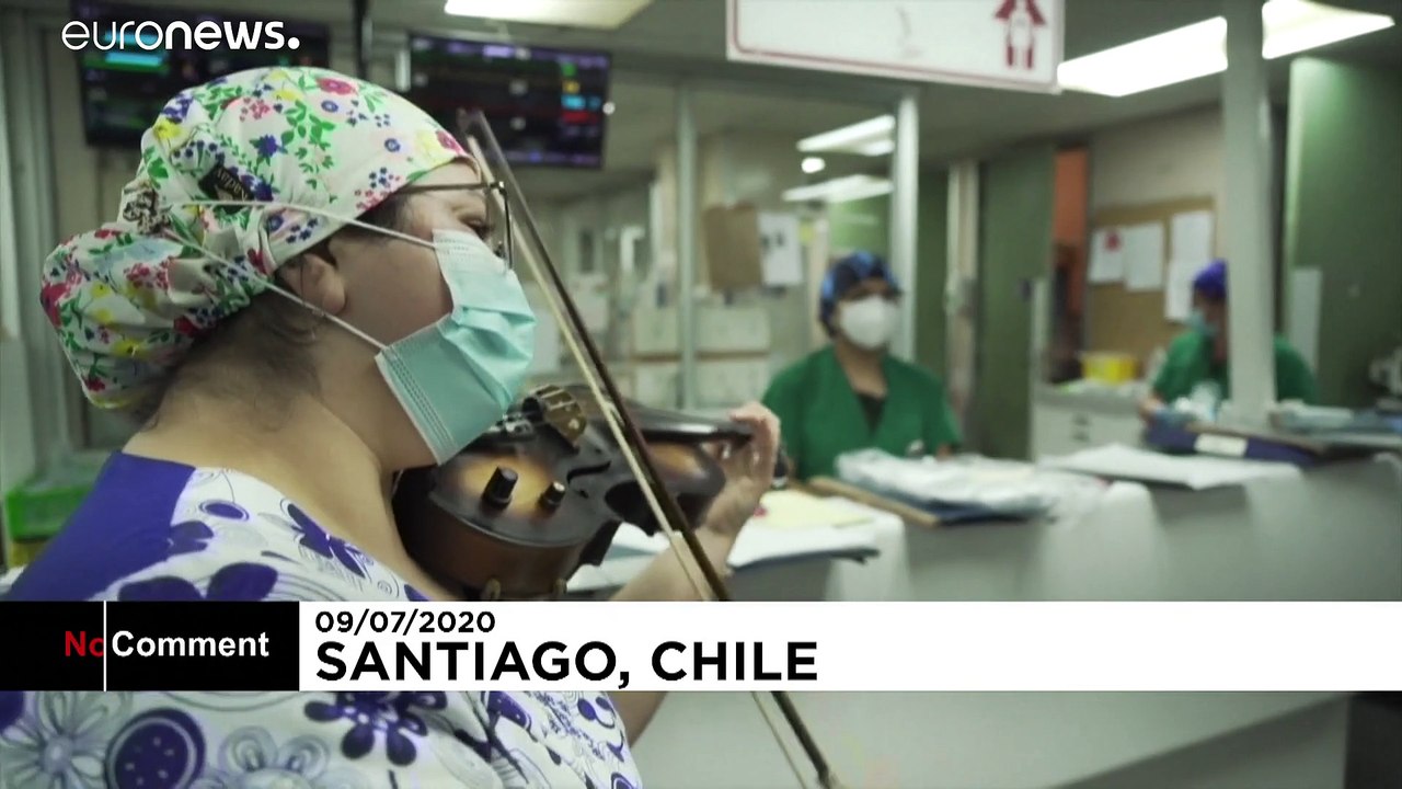 Chile: Schwester lindert mit Geigenspiel Leid von Covid-19-Patienten
