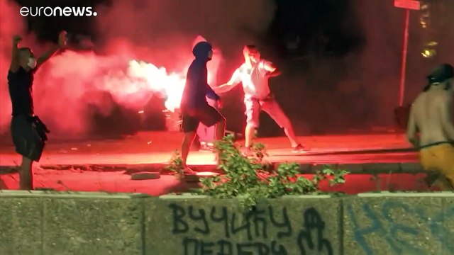 Полиция разогнала протестующих в Белграде слезоточивым газом