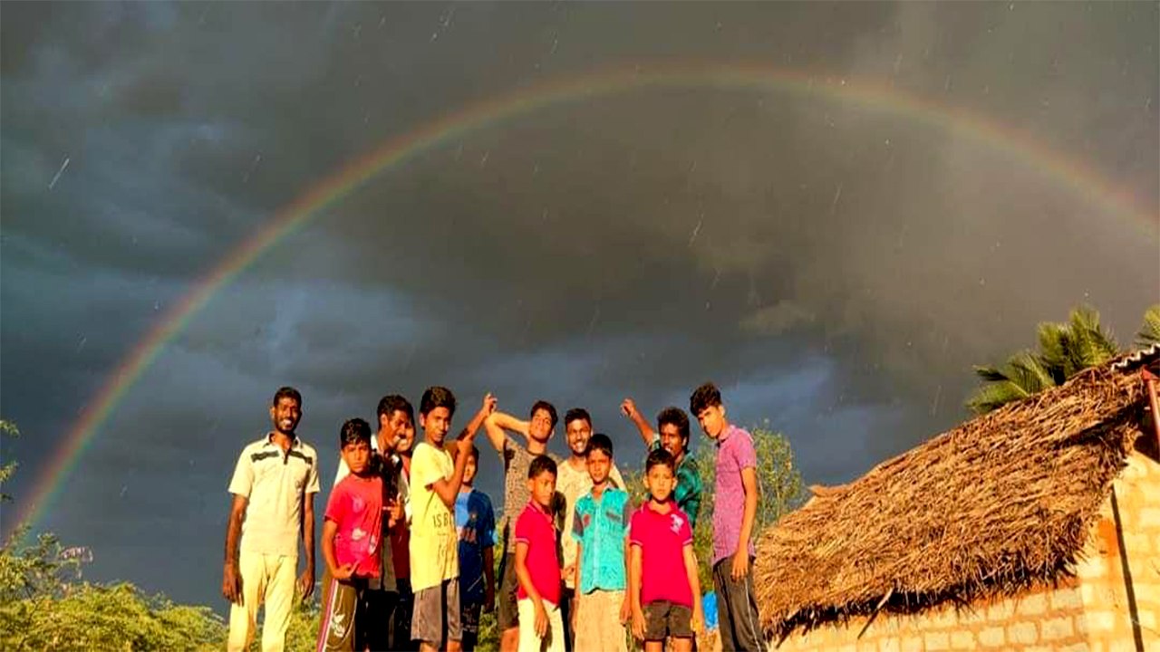 RAINBOW | Unique "Double rainbow" decorates sky...