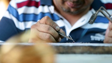 Kahramanmaraş'ta gelinler için altın işlemeli maske üretildi