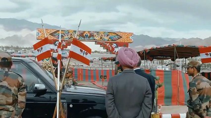 सियाचिन में पहरा दे रहे सेना के जाँबाज़ योद्धाओं को नमन Salute to the military warriors who were guarding Siachen with Sadhguru