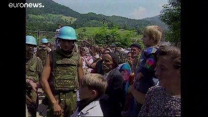 Télécharger la video: Histórias de crianças vítimas do massacre do Srebrenica