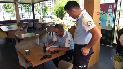 Konyaaltı Sahili'nde denizde tabanca bulundu