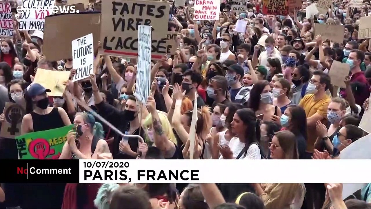 Feminista tiltakozás két francia miniszter ellen