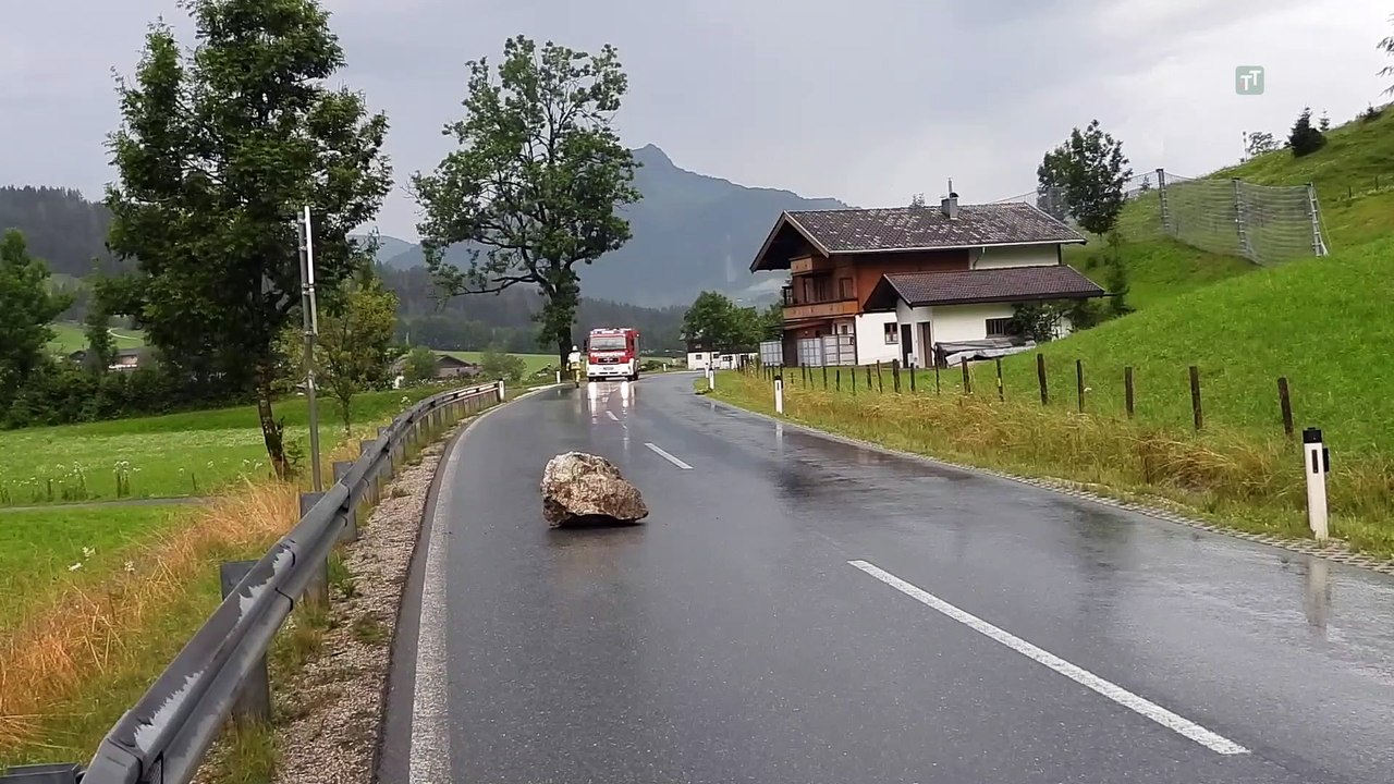 Felsbrocken stürzte auf Pillersee Landesstraße: Straße gesperrt